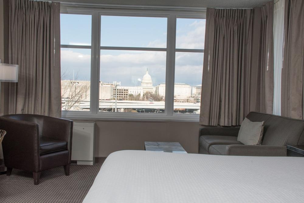 Hotel Capitol Skyline